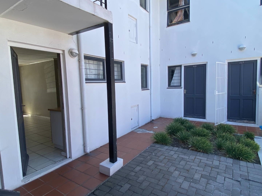 1 Bedroom Property for Sale in Maitland Western Cape